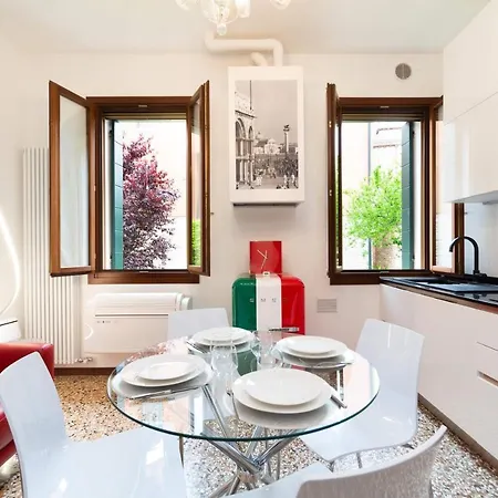 Just Urban - Castello 5067 Boutique * Venezia