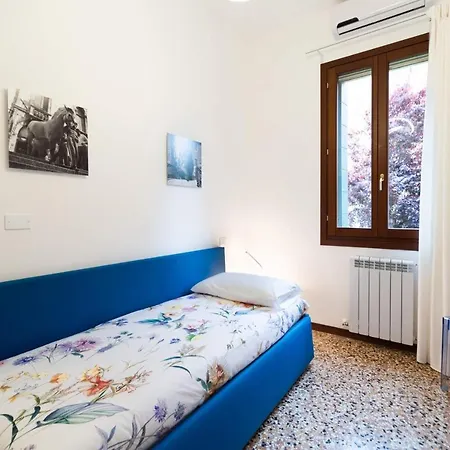 Just Urban - Castello 5067 Boutique * Venedig